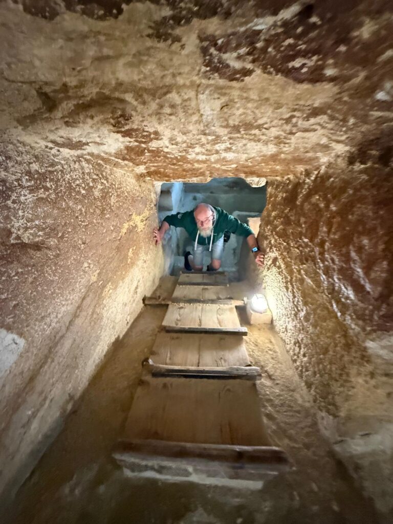 Besichtigung des Inneren einer Pyramide in Gizeh